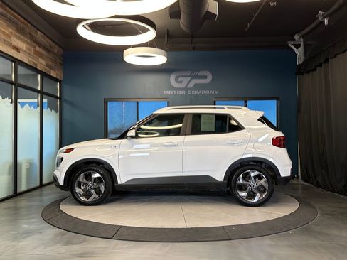 Used 2025 Hyundai Venue SEL image 6