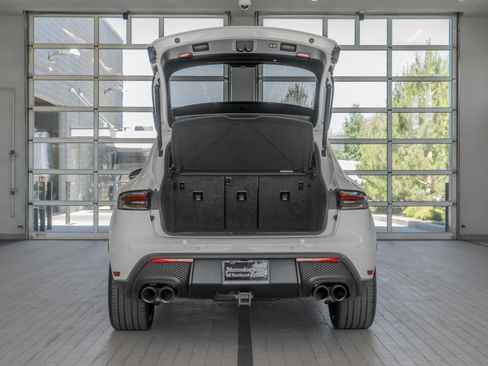 Used 2023 Porsche Macan AWD/4WD image 16