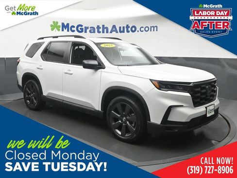 Used 2025 Honda Pilot Sport image 1