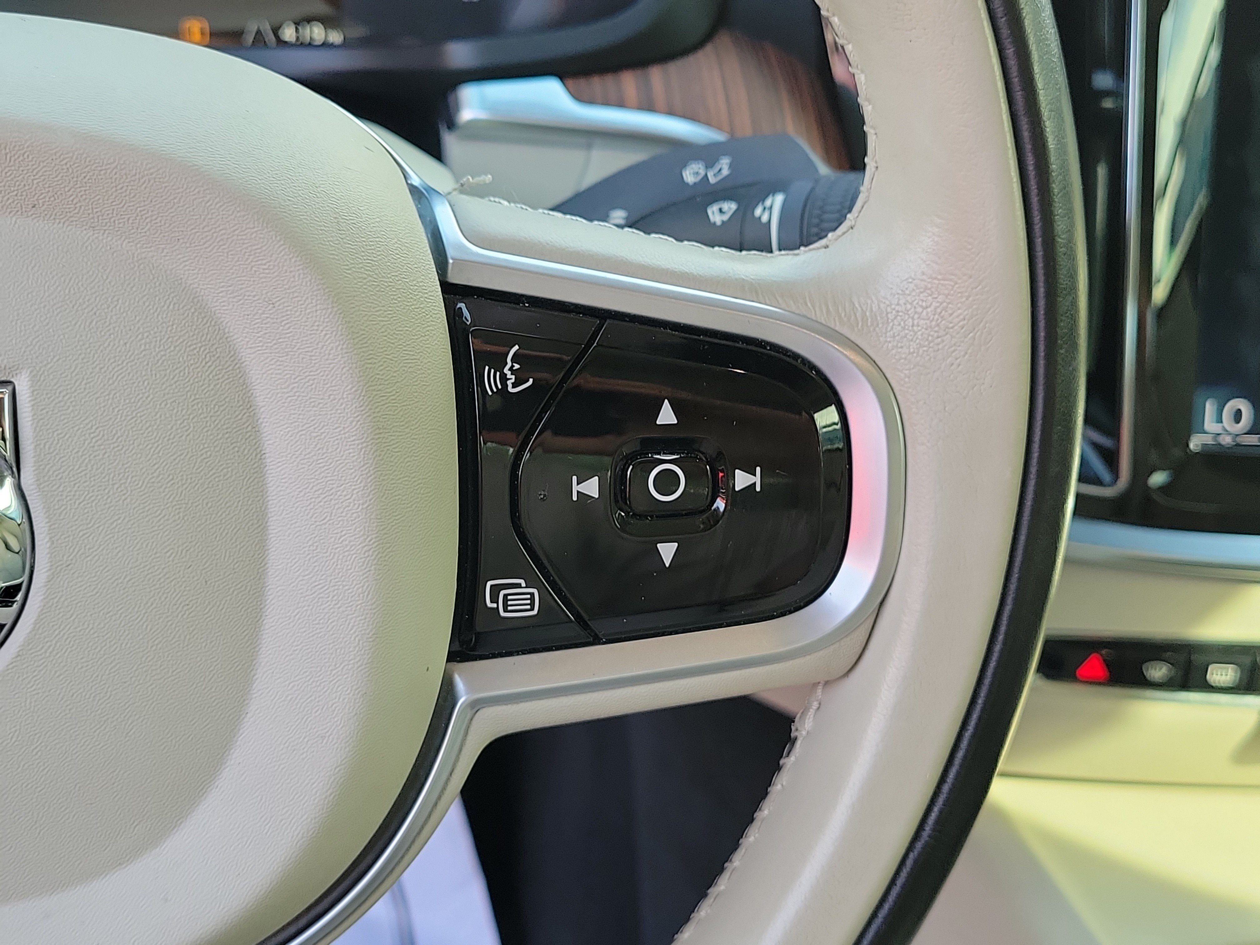 Used 2019 Volvo S60 T5 Momentum w/ Premium Package FWD image 24