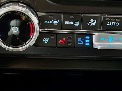 New 2026 Ford F250 Lariat w/ Black Appearance Package image 24