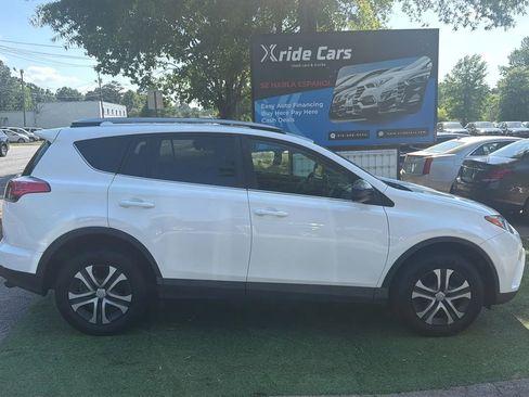 Used 2017 Toyota RAV4 LE AWD/4WD image 10