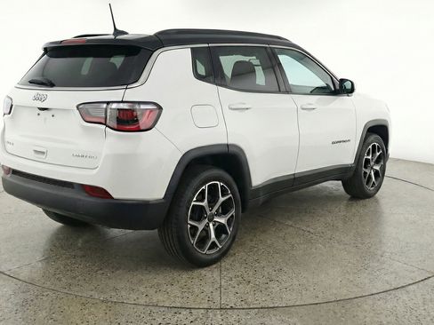 Used 2025 Jeep Compass Limited image 9