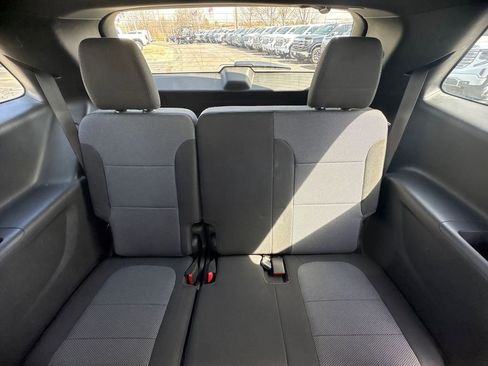 Used 2023 Chevrolet Traverse LT image 17