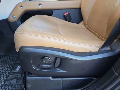 Used 2025 Land Rover Defender 110 X-Dynamic SE image 23