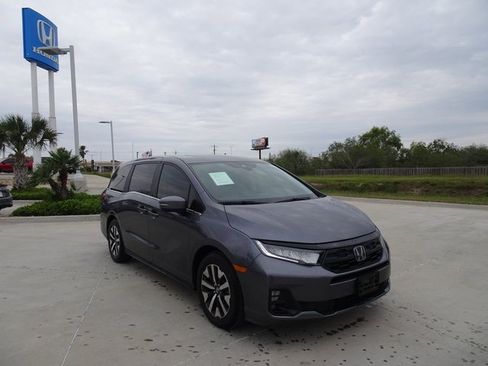 Certified 2025 Honda Odyssey EX-L image 3