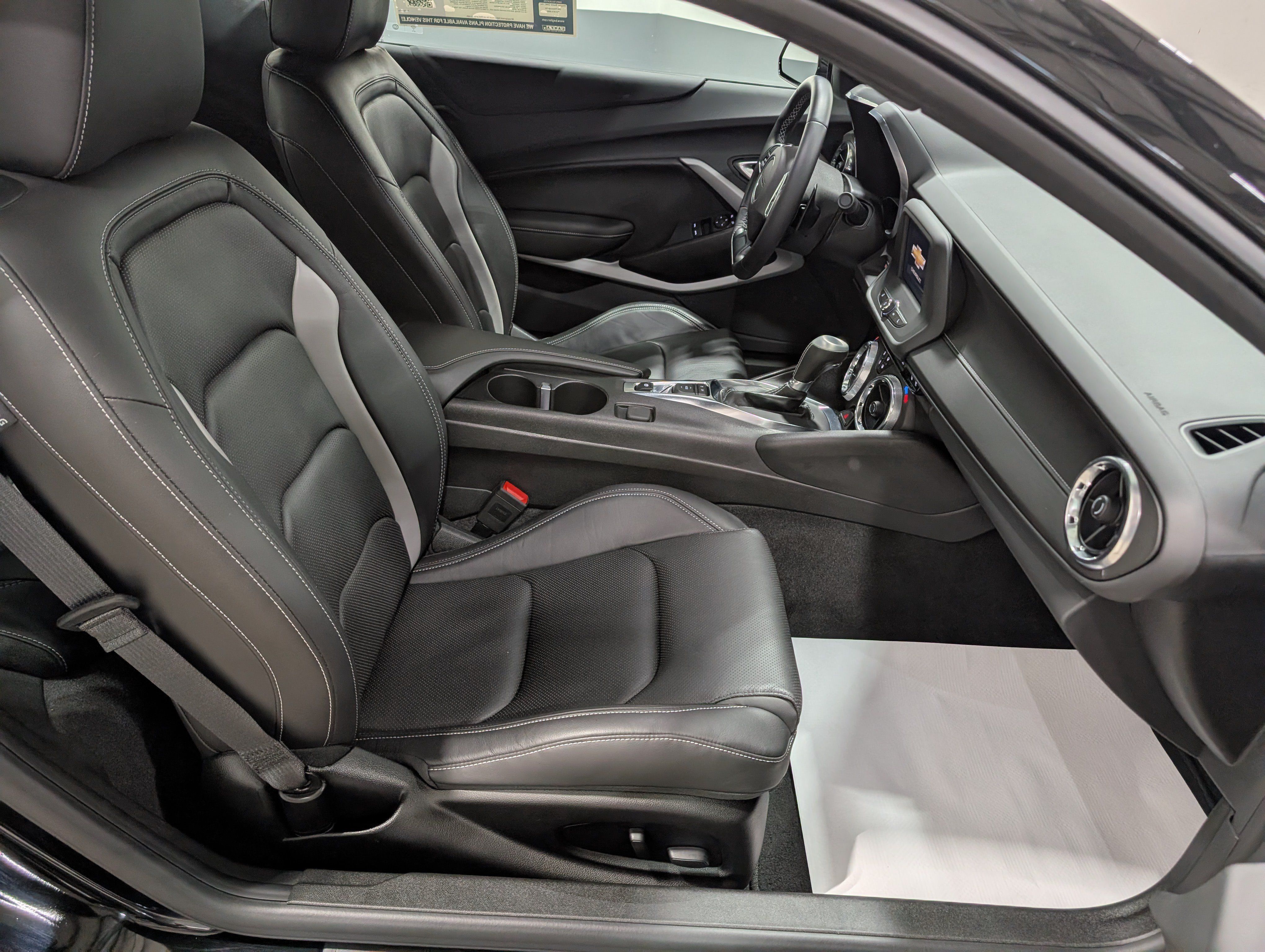 Used 2024 Chevrolet Camaro LT RWD image 17
