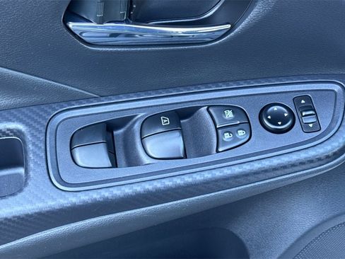 Used 2023 Nissan Versa SV image 17