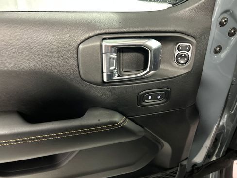 Used 2025 Jeep Wrangler Unlimited Sahara w/ Safety Group AWD/4WD image 14