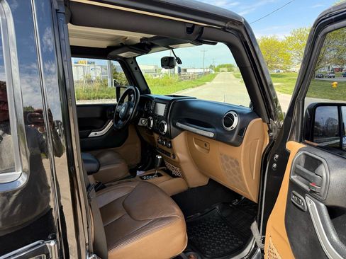 Used 2013 Jeep Wrangler Unlimited Sahara w/ Dual Top Group AWD/4WD image 24