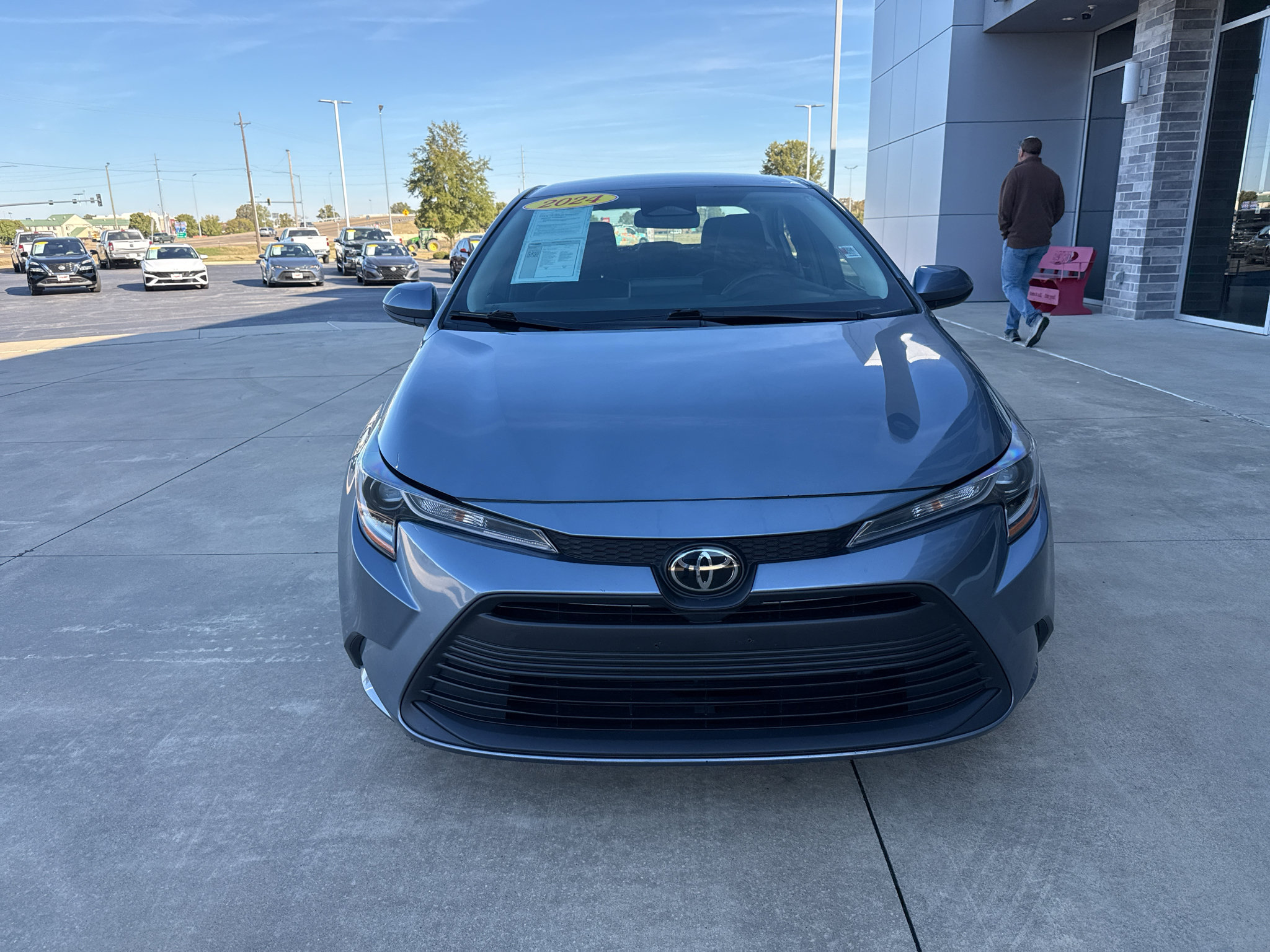 Used 2024 Toyota Corolla LE FWD image 2