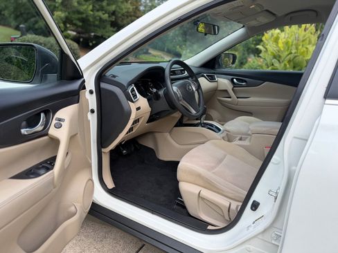 Used 2016 Nissan Rogue S FWD image 11