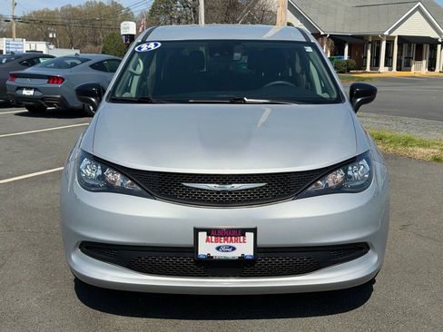 Used 2024 Chrysler Voyager LX FWD image 9