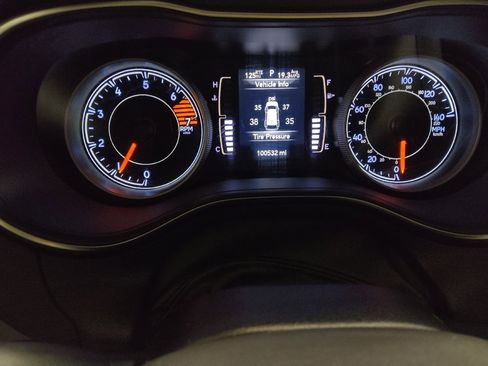 Used 2019 Jeep Cherokee Latitude w/ Popular Appearance Group FWD image 23