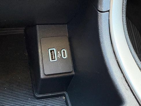 Used 2024 Ford Edge SE image 21