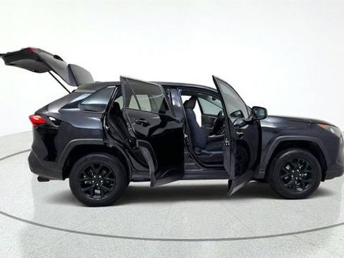 Used 2022 Toyota RAV4 LE FWD image 20