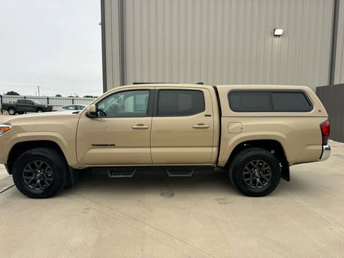 Used 2020 Toyota Tacoma SR image 9