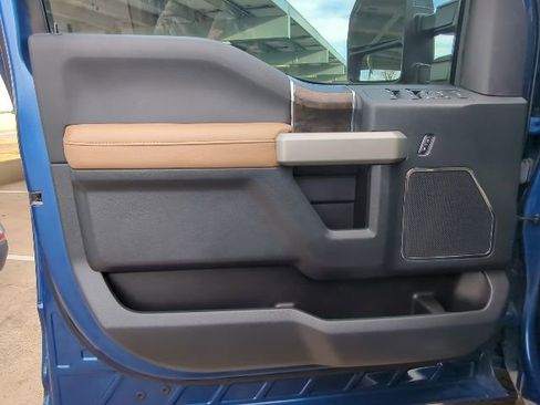 Used 2022 Ford F350 Lariat w/ Chrome Package image 16