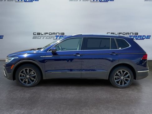 Used 2023 Volkswagen Tiguan SE w/ Panoramic Sunroof Package FWD image 8
