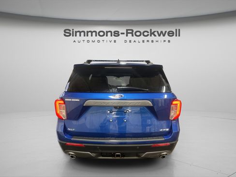 Used 2022 Ford Explorer XLT w/ Equipment Group 202A image 6