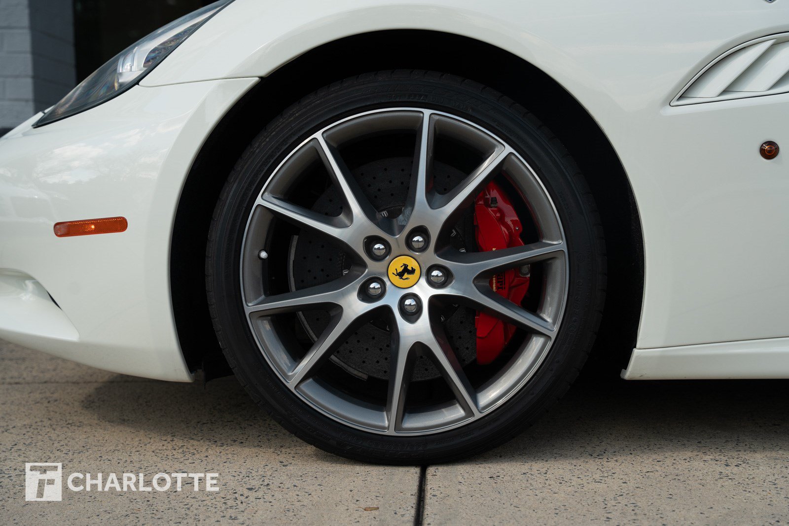 Used 2014 Ferrari California RWD image 9