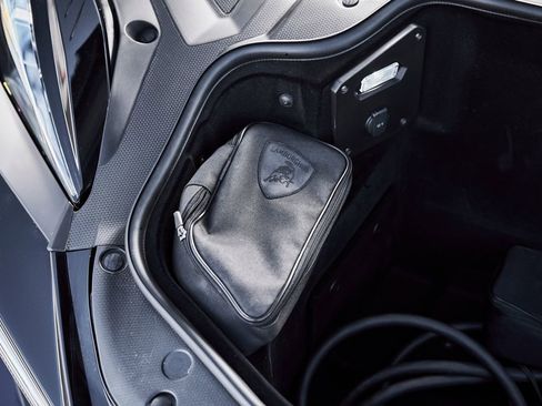Used 2025 Lamborghini Revuelto AWD/4WD image 25