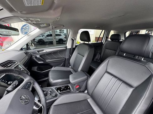 Used 2024 Volkswagen Tiguan SE AWD/4WD image 3