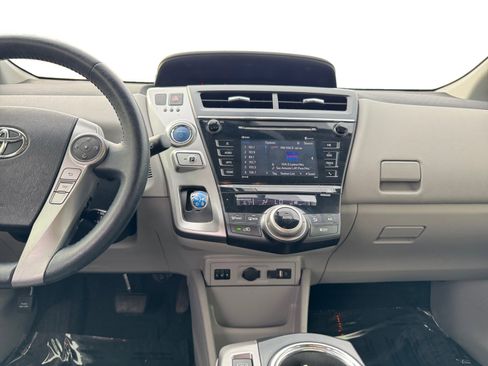 Used 2017 Toyota Prius V Five image 11