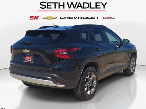Used 2025 Chevrolet Trax LT w/ LT Convenience Package FWD image 7