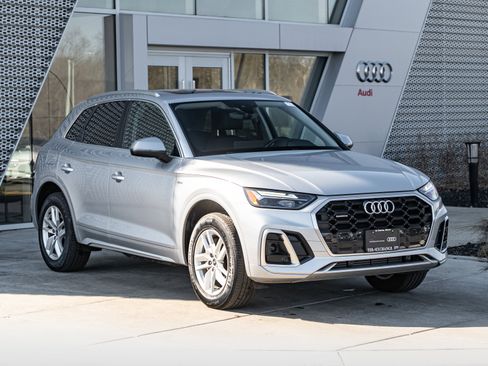 Certified 2023 Audi Q5 2.0T Premium w/ Convenience Package image 2