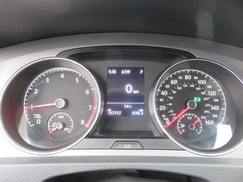 Used 2017 Volkswagen Golf Wolfsburg Edition image 14