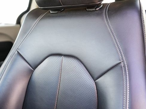 Certified 2024 Chrysler Pacifica Select image 26