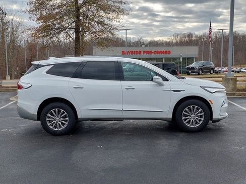 Used 2023 Buick Enclave Essence image 30