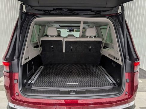 Used 2024 Jeep Wagoneer L Series III w/ Premium Group I image 25