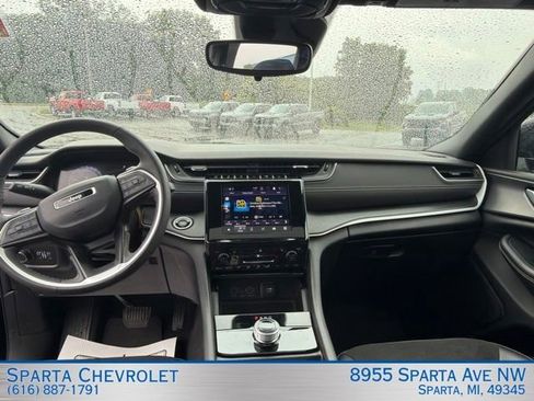 Used 2024 Jeep Grand Cherokee Altitude AWD/4WD image 15