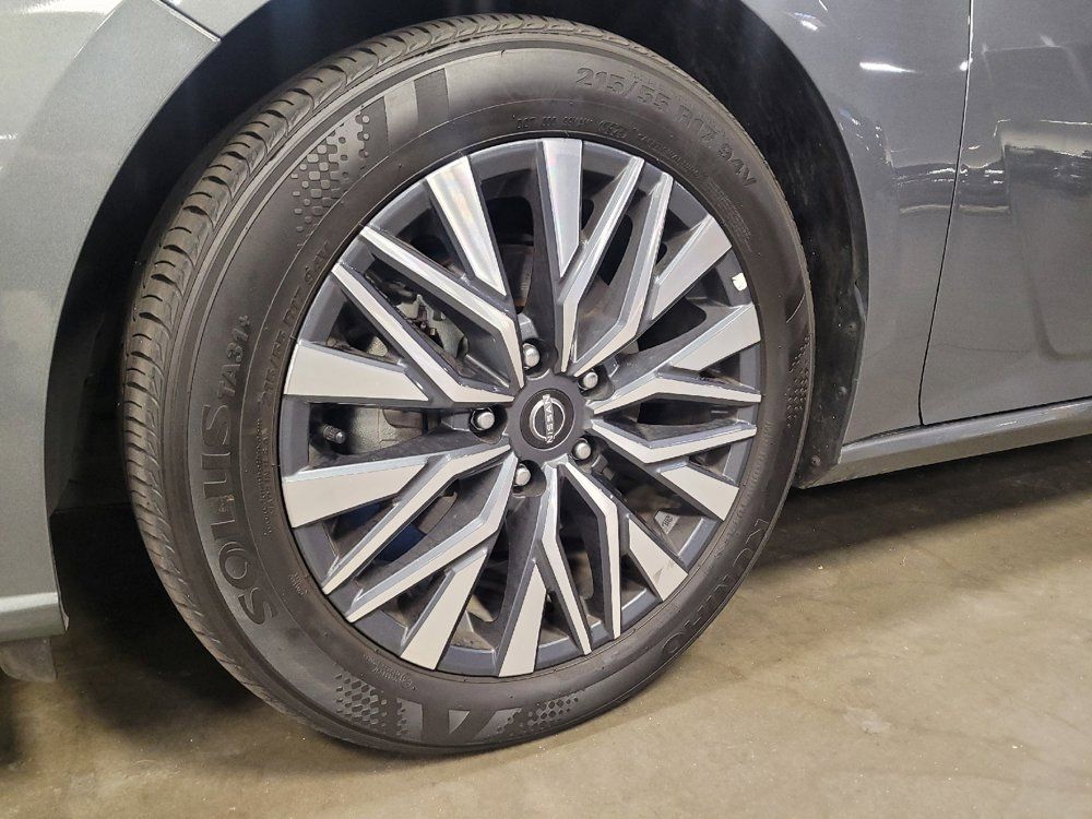 Used 2025 Nissan Altima 2.5 SV FWD image 31
