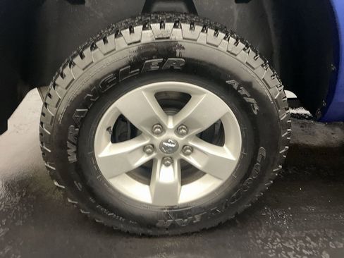 Used 2018 RAM 1500 Express image 25