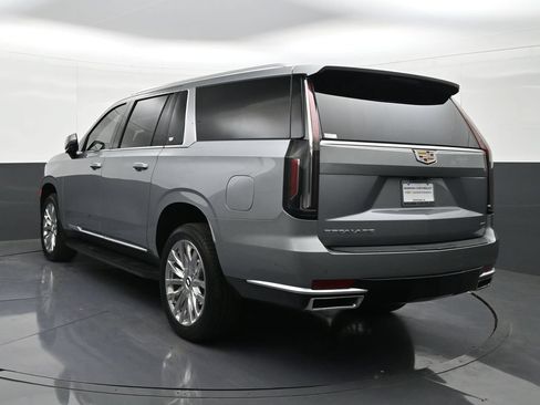Used 2024 Cadillac Escalade ESV Premium Luxury AWD/4WD image 3