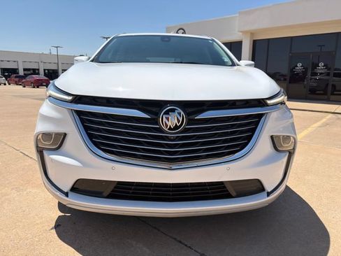 Used 2024 Buick Enclave Essence w/ Technology Package FWD image 4