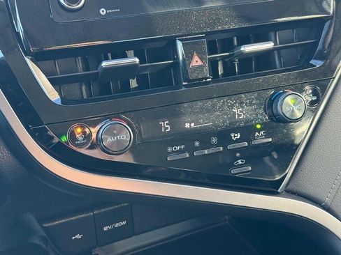 Used 2024 Toyota Camry SE image 28