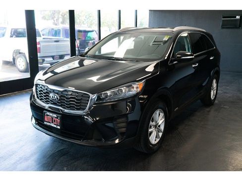 Used 2020 Kia Sorento LX w/ LX I4 Convenience Package AWD/4WD image 3