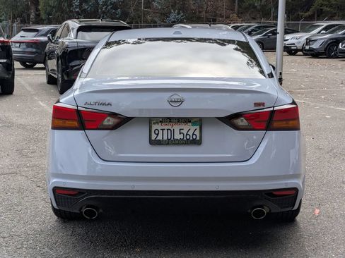 Used 2025 Nissan Altima 2.5 SR FWD image 12