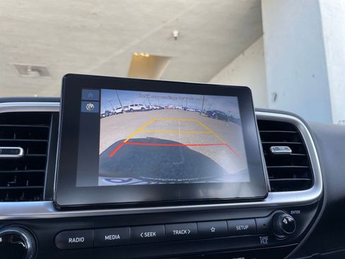 Used 2025 Hyundai Venue SEL image 23