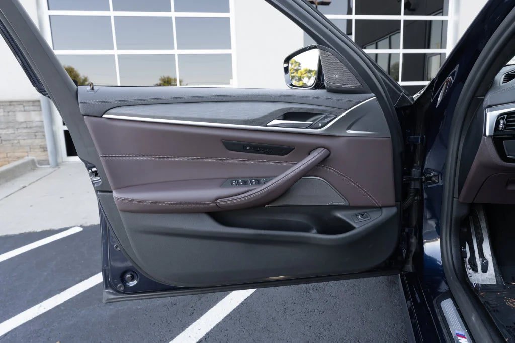 Used 2021 BMW M550i xDrive w/ Executive Package AWD/4WD image 18