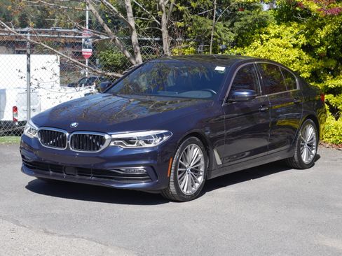 Used 2017 BMW 540i xDrive image 2