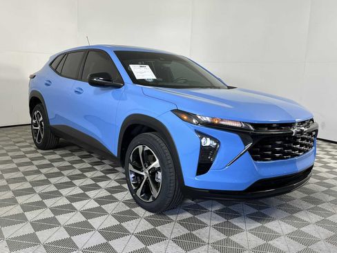 Used 2024 Chevrolet Trax RS w/ Sunroof Package image 1