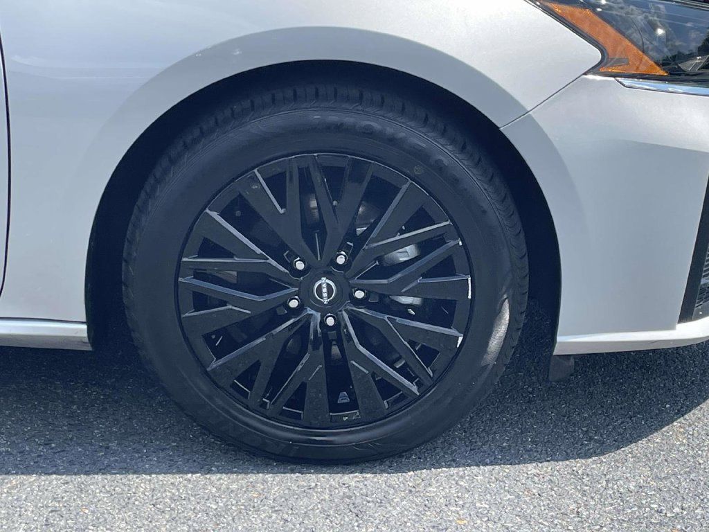 Used 2025 Nissan Altima 2.5 SV w/ SV Special Edition Package FWD image 10