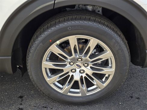 New 2026 Ford Explorer Platinum image 10