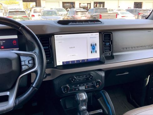 Used 2022 Ford Bronco Wildtrak image 7