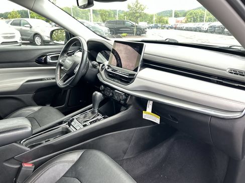 Used 2022 Jeep Compass Limited w/ Sun and Sound Group AWD/4WD image 16